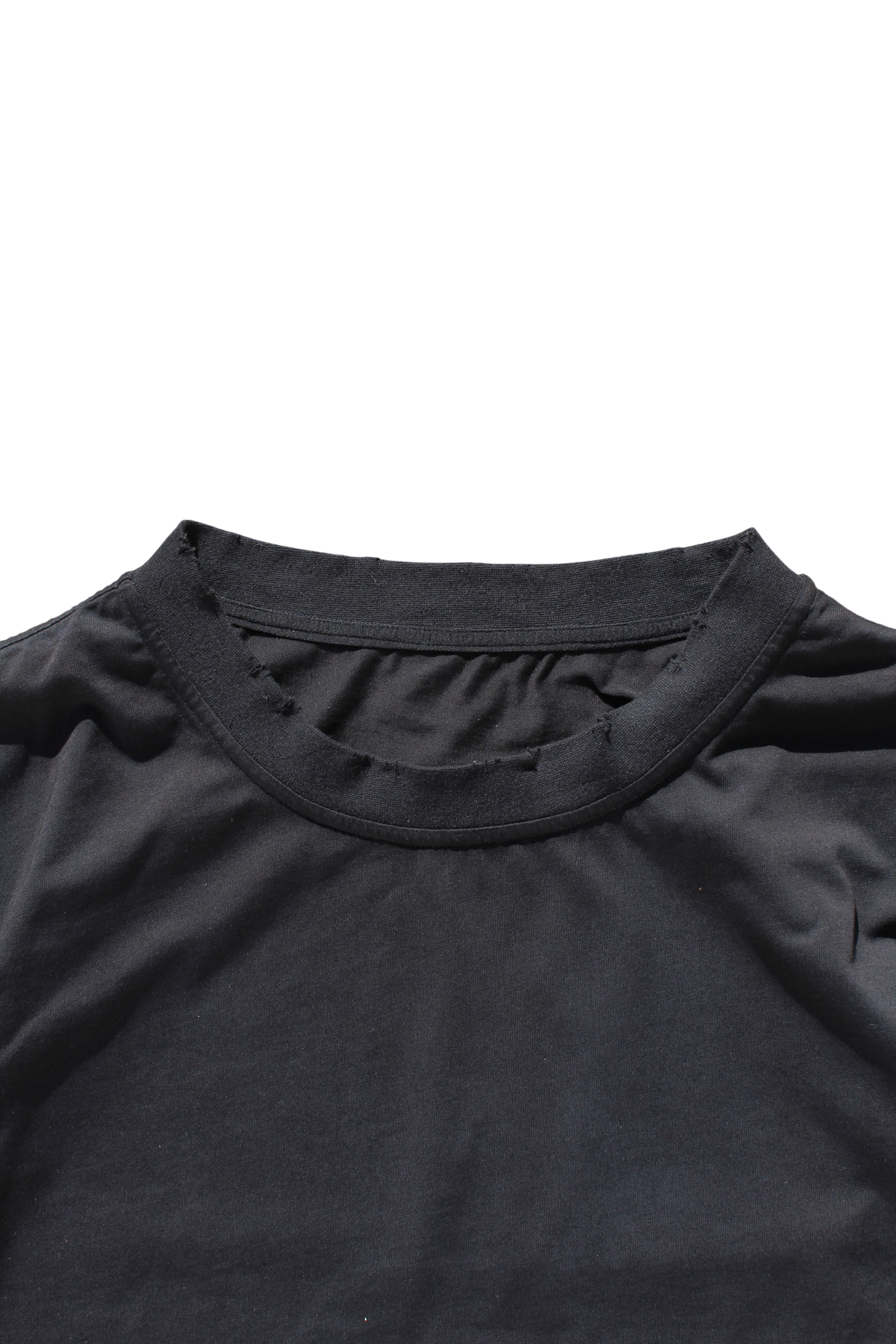 BLACK VELUM TEE